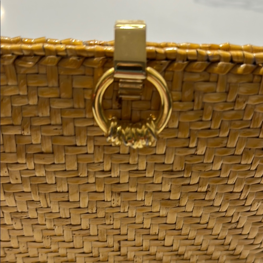 Golden Straw Clutch with Basket-Weave Pattern and Gold Chain - Picture 3 of 4